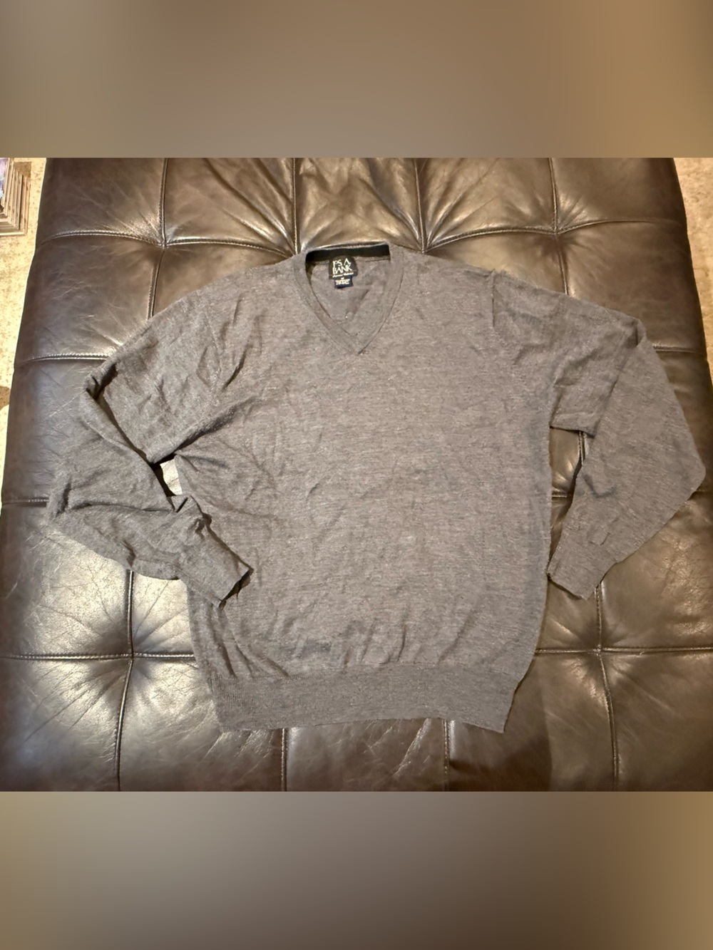 Jos A Banks Men's V-Neck Gray Merino Wool Sweater